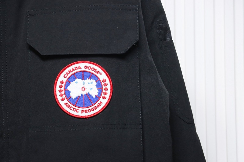 Can*a Go*e coat