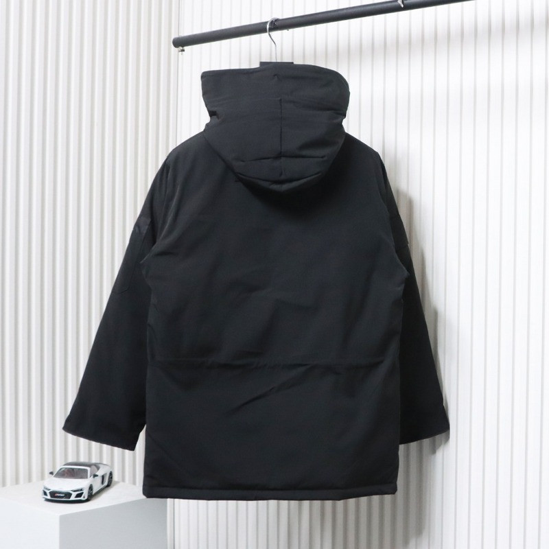 Can*a Go*e coat