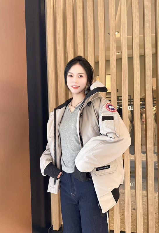 Can*a Go*e coat