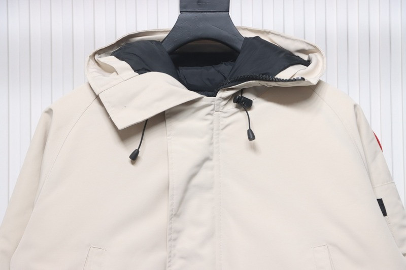 Can*a Go*e coat