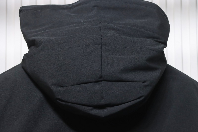 Can*a Go*e coat