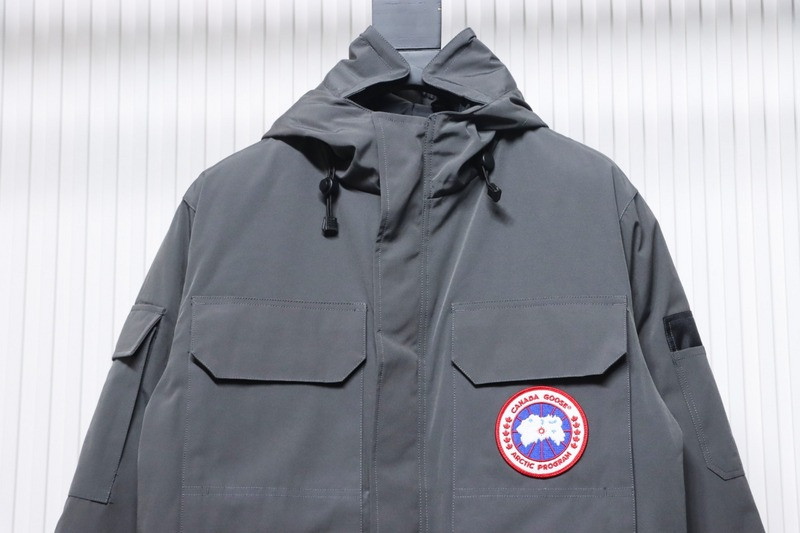Can*a Go*e coat