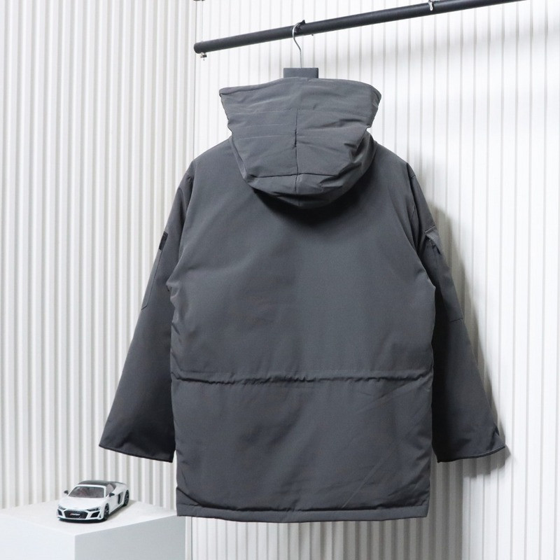 Can*a Go*e coat