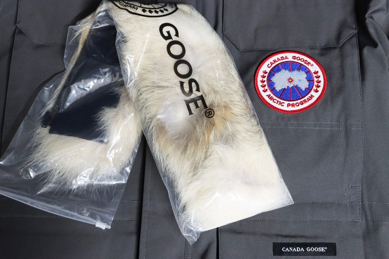 Can*a Go*e coat