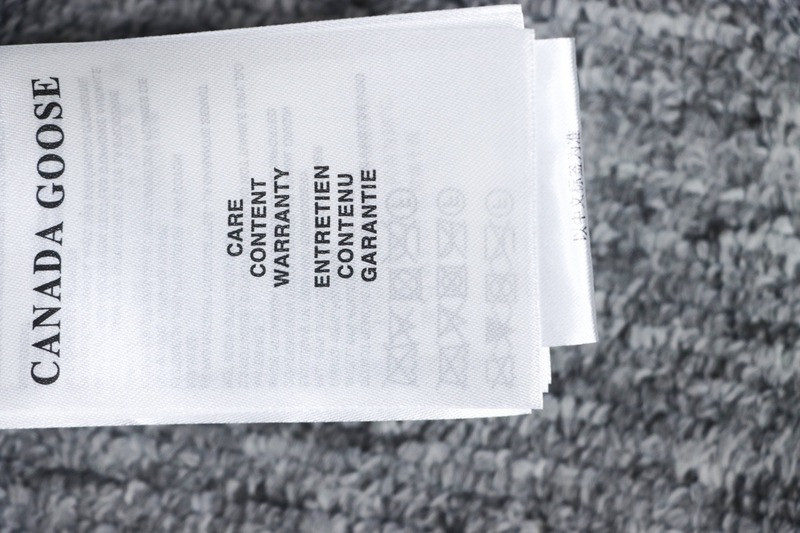 Can*a Go*e coat