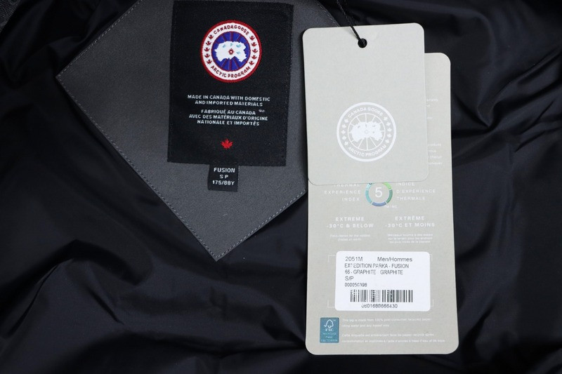 Can*a Go*e coat