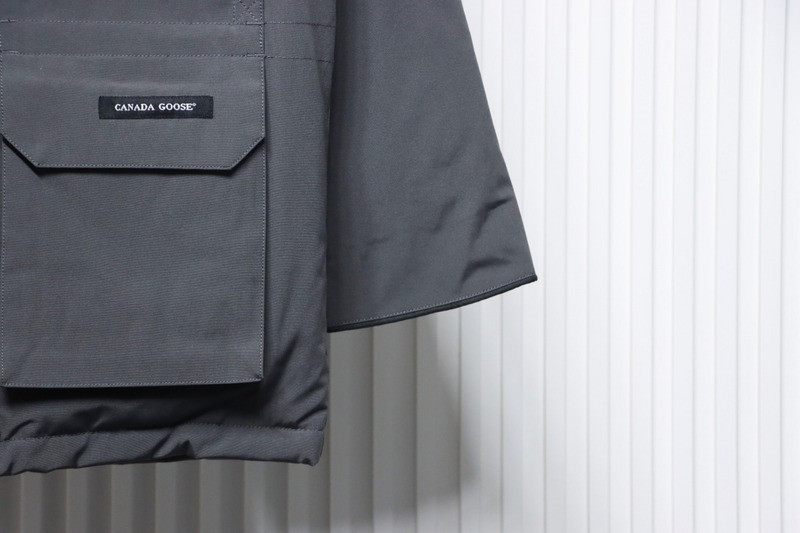 Can*a Go*e coat