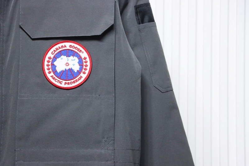 Can*a Go*e coat