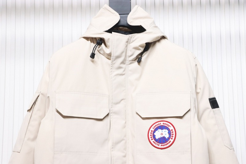 Can*a Go*e coat
