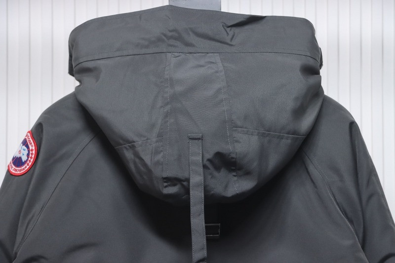 Can*a Go*e coat