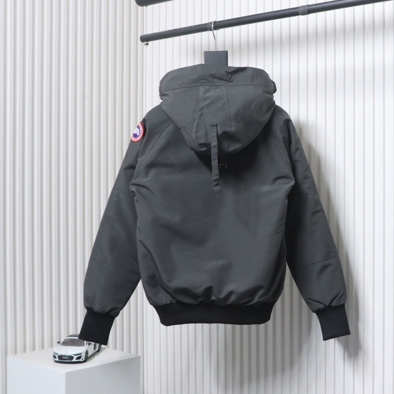 Can*a Go*e coat