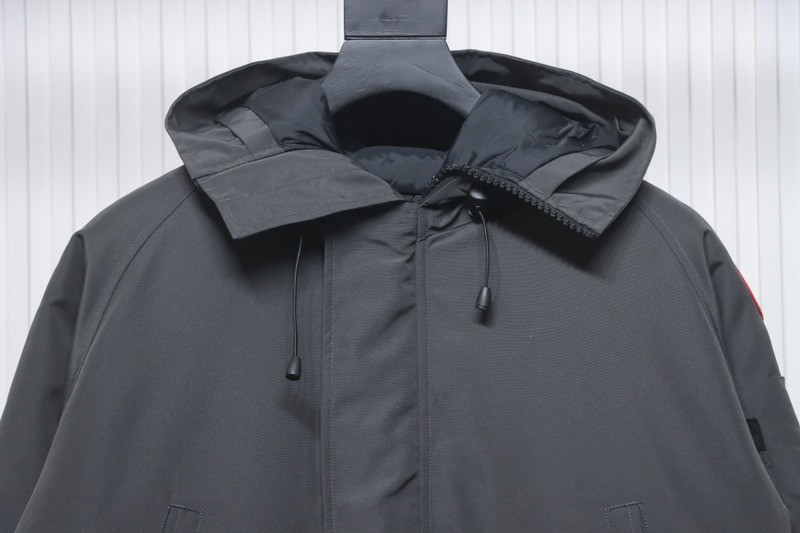 Can*a Go*e coat