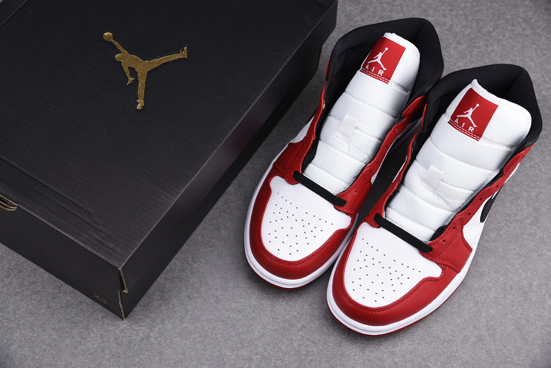 Air Jordan 1 Mid “Chicago” 554724-173