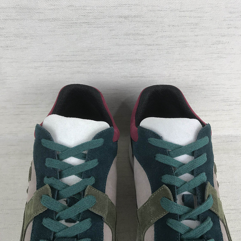 CNL Sneakers
