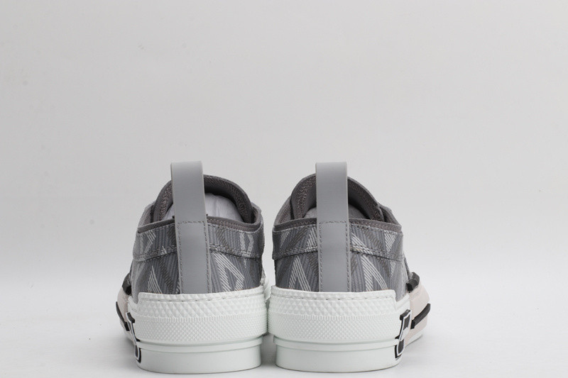DR B23 High Top Sneaker