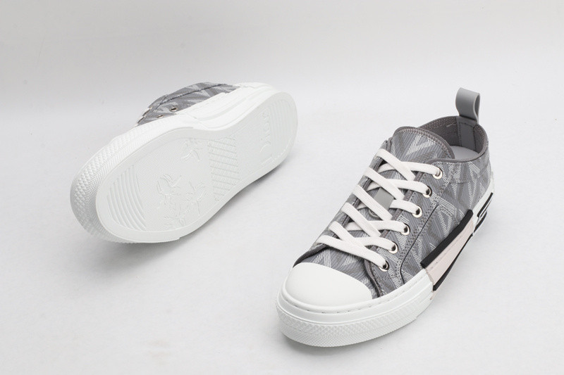 DR B23 High Top Sneaker