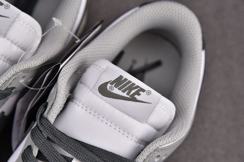 Dunk Low“Light Smoke Grey DD1503-117