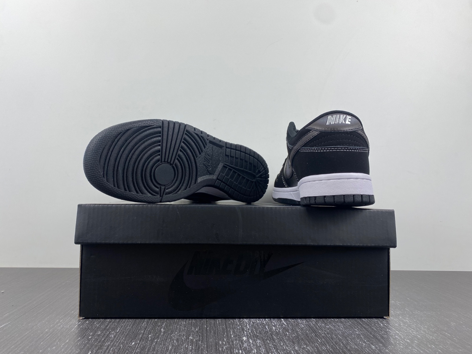 Nike Dunk Low “Airbrush ” FD6923-001