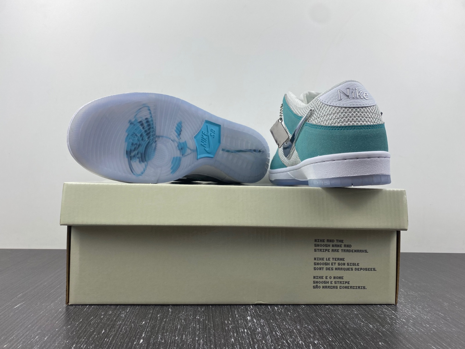 Dunk Low FD2562-400