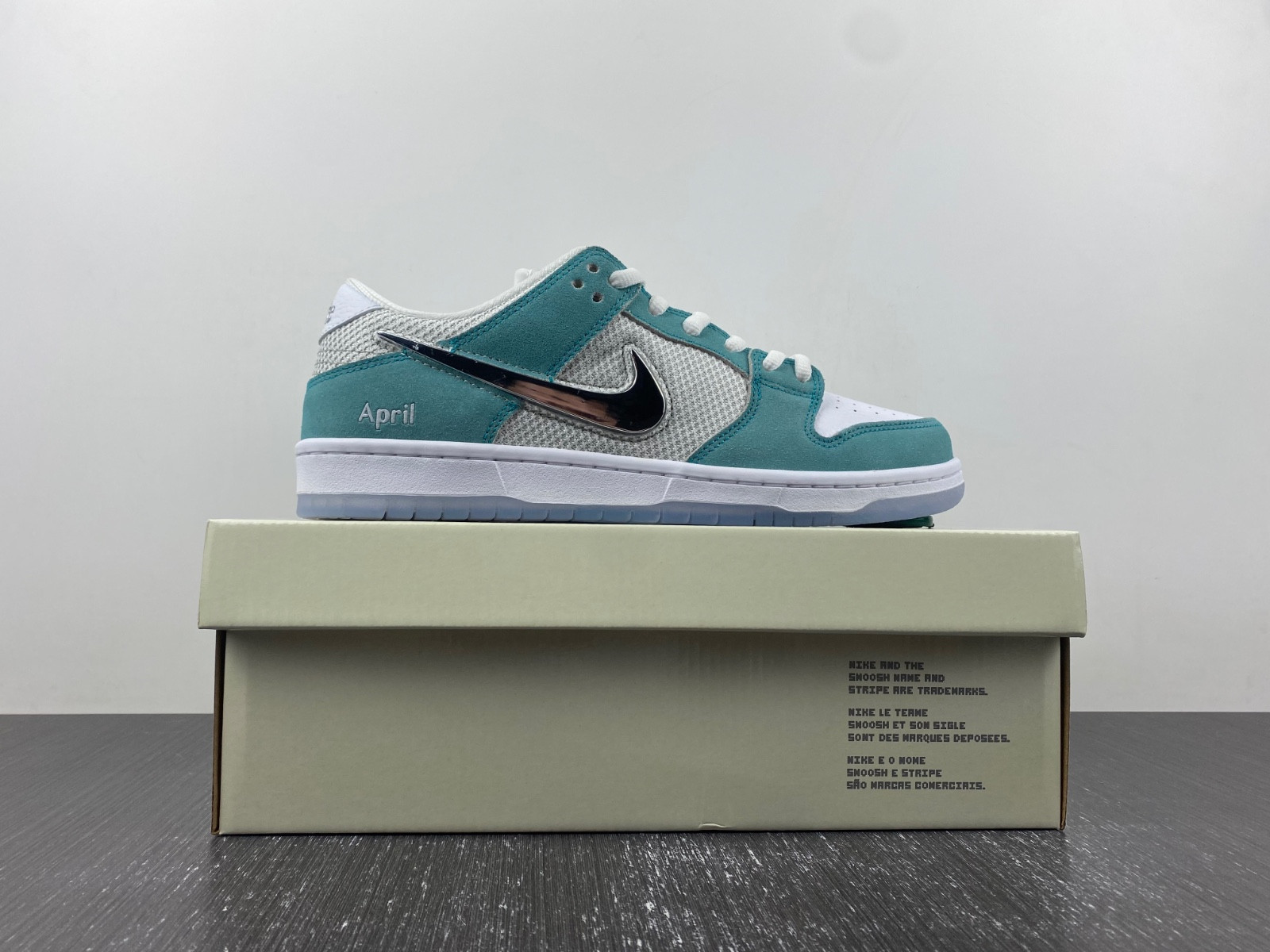 Dunk Low FD2562-400