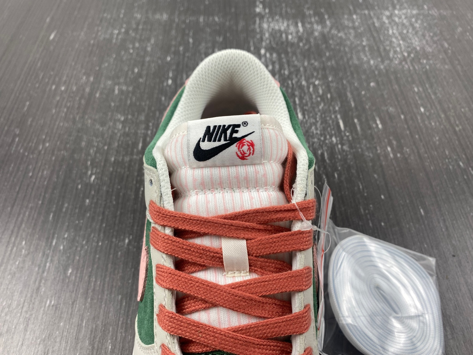 Nike SB Dunk Low FN8923-061