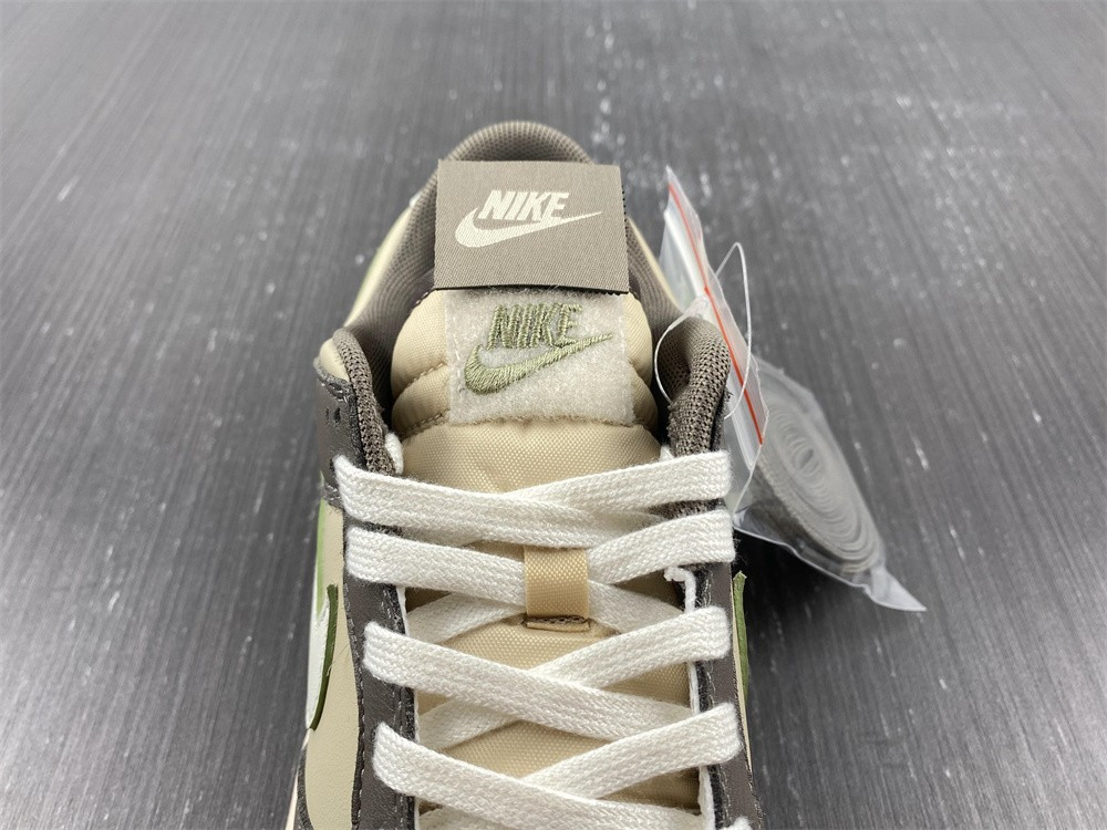 SB Dunk Low "Khaki" FB4960-210