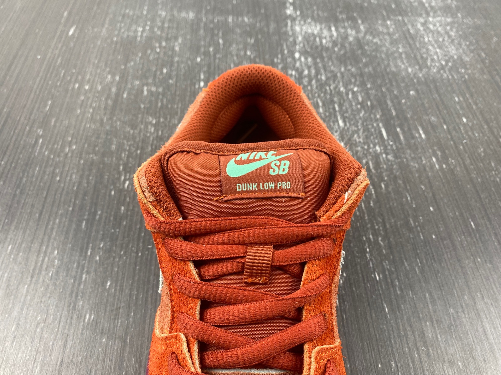 Nike SB Dunk Low “Mystic Red” DV5429-601
