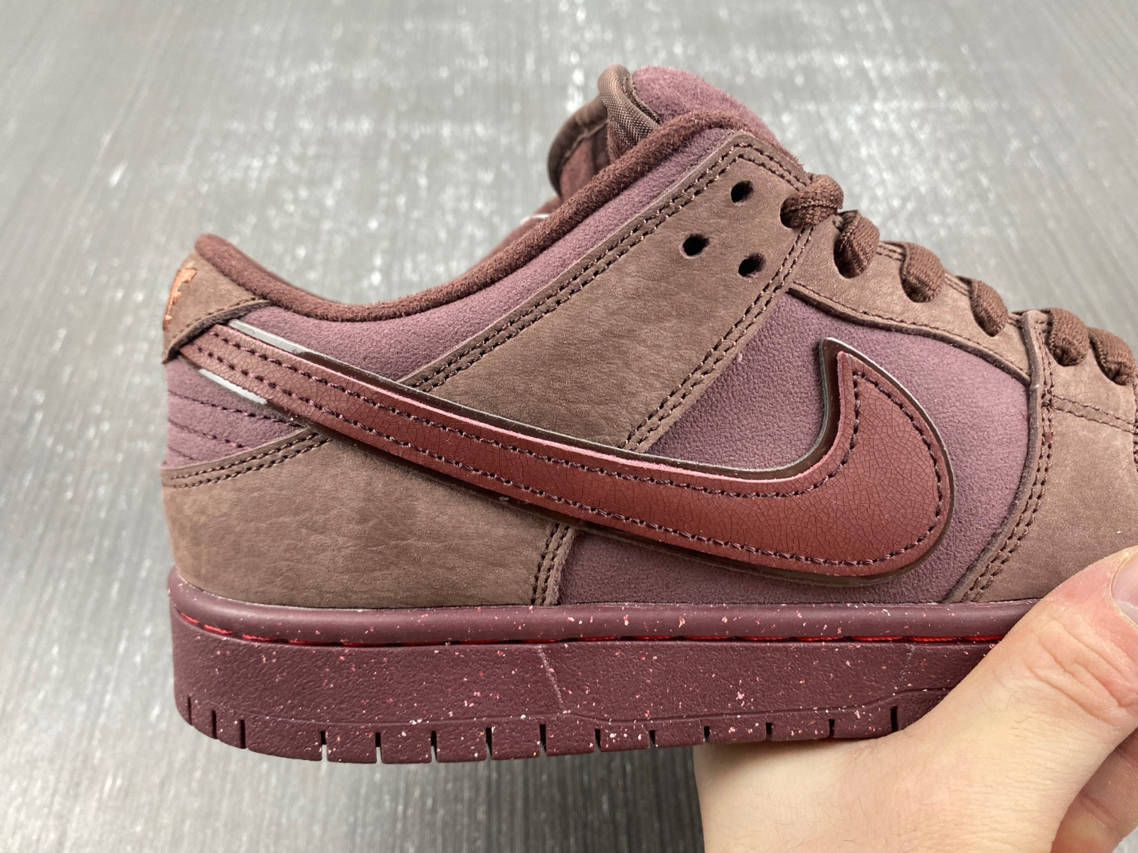 Nike SB Dunk Low Premium “Valentine’s Day” FN0619-600