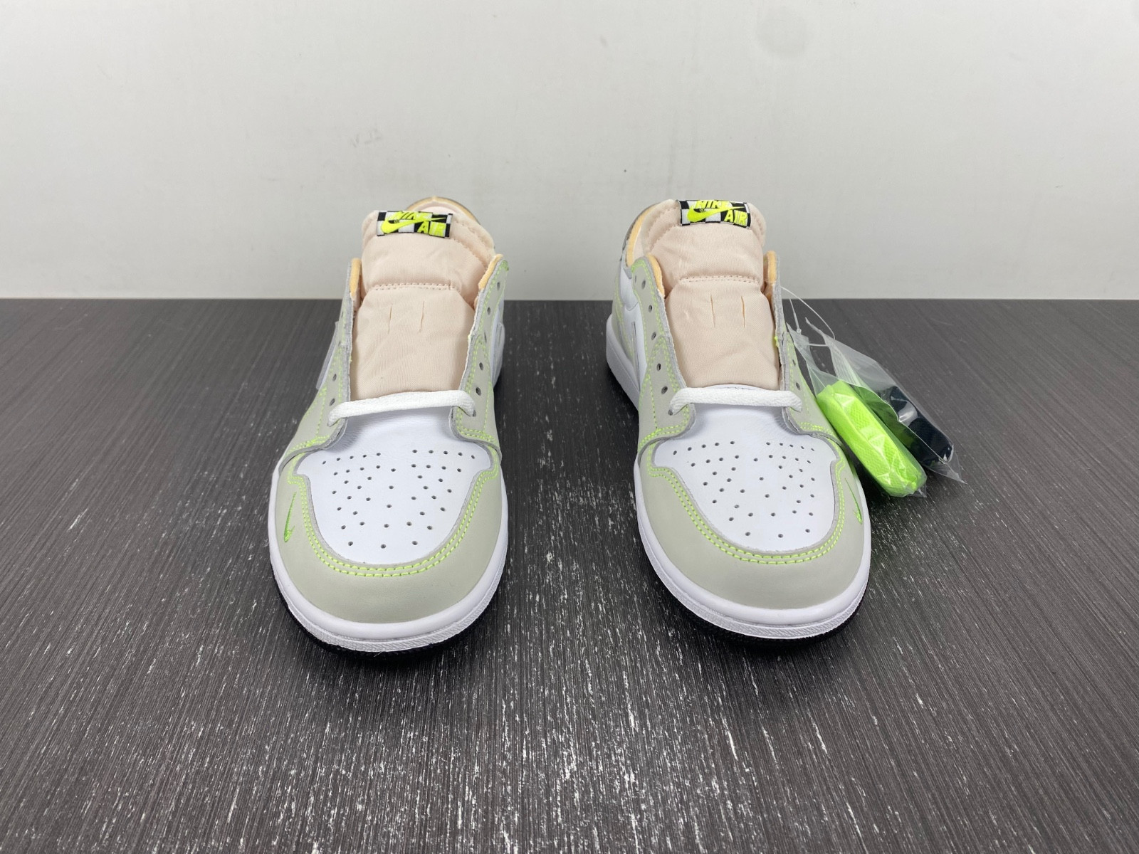 Jordan 1 Retro Low White Ghost Green Black  DM7837-103