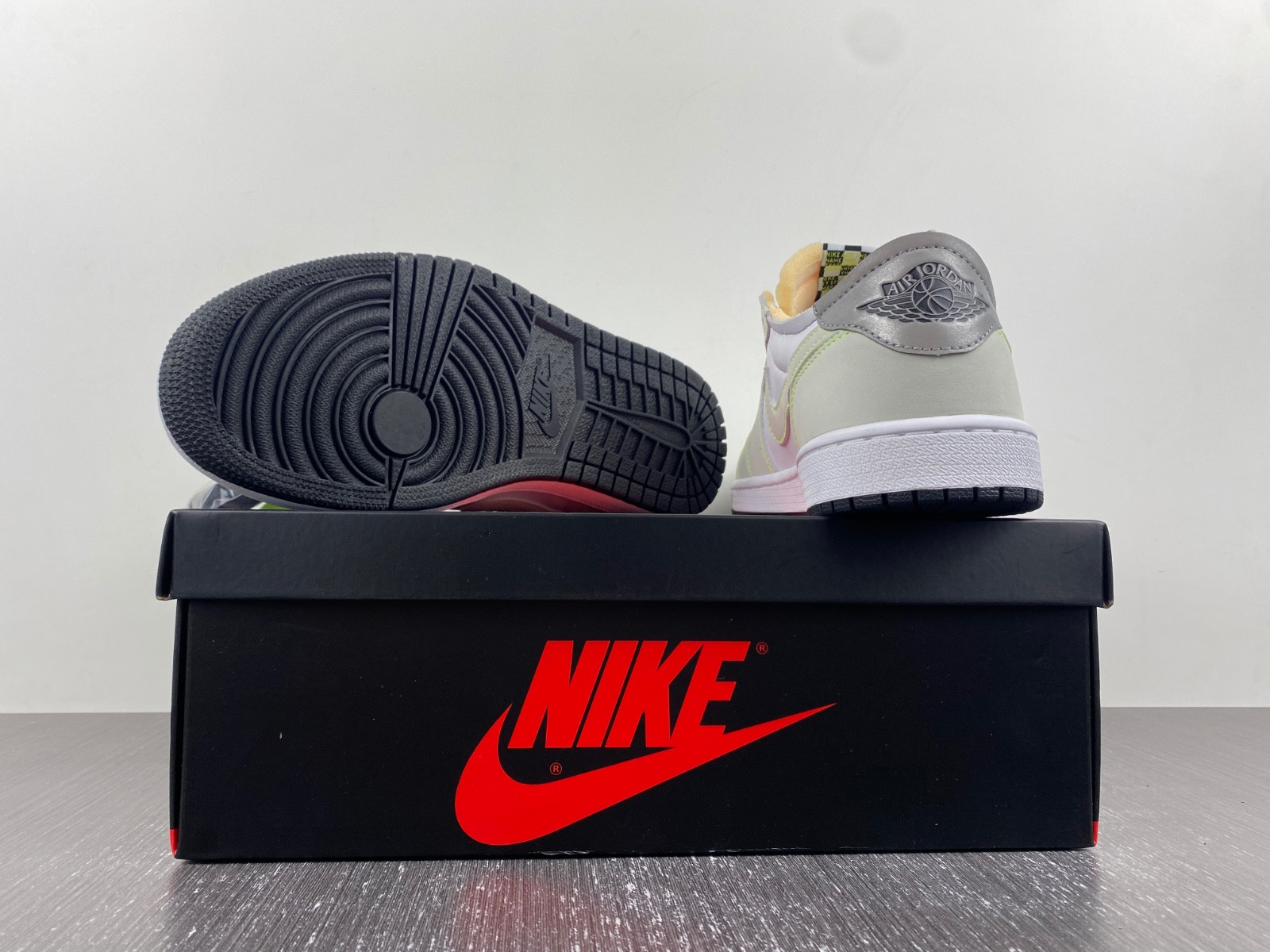 Jordan 1 Retro Low White Ghost Green Black  DM7837-103
