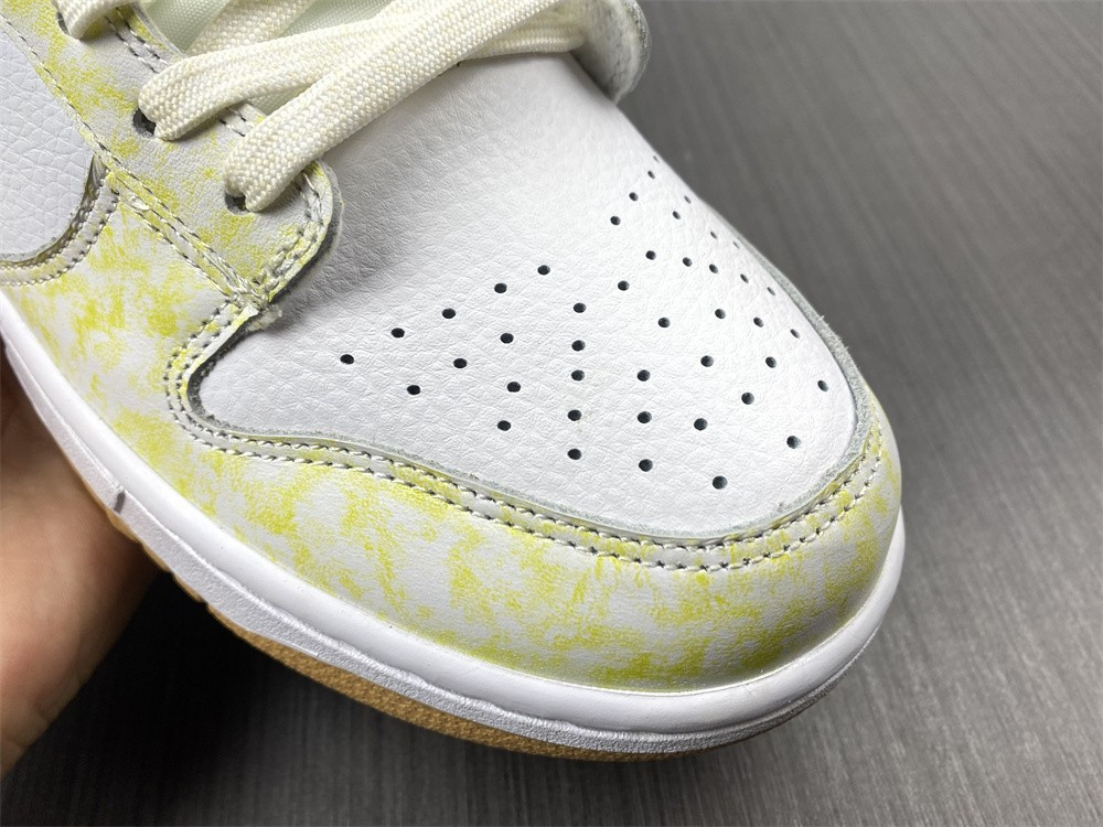 Nike Dunk Low WMNS “Yellow Strike” DM9467-700
