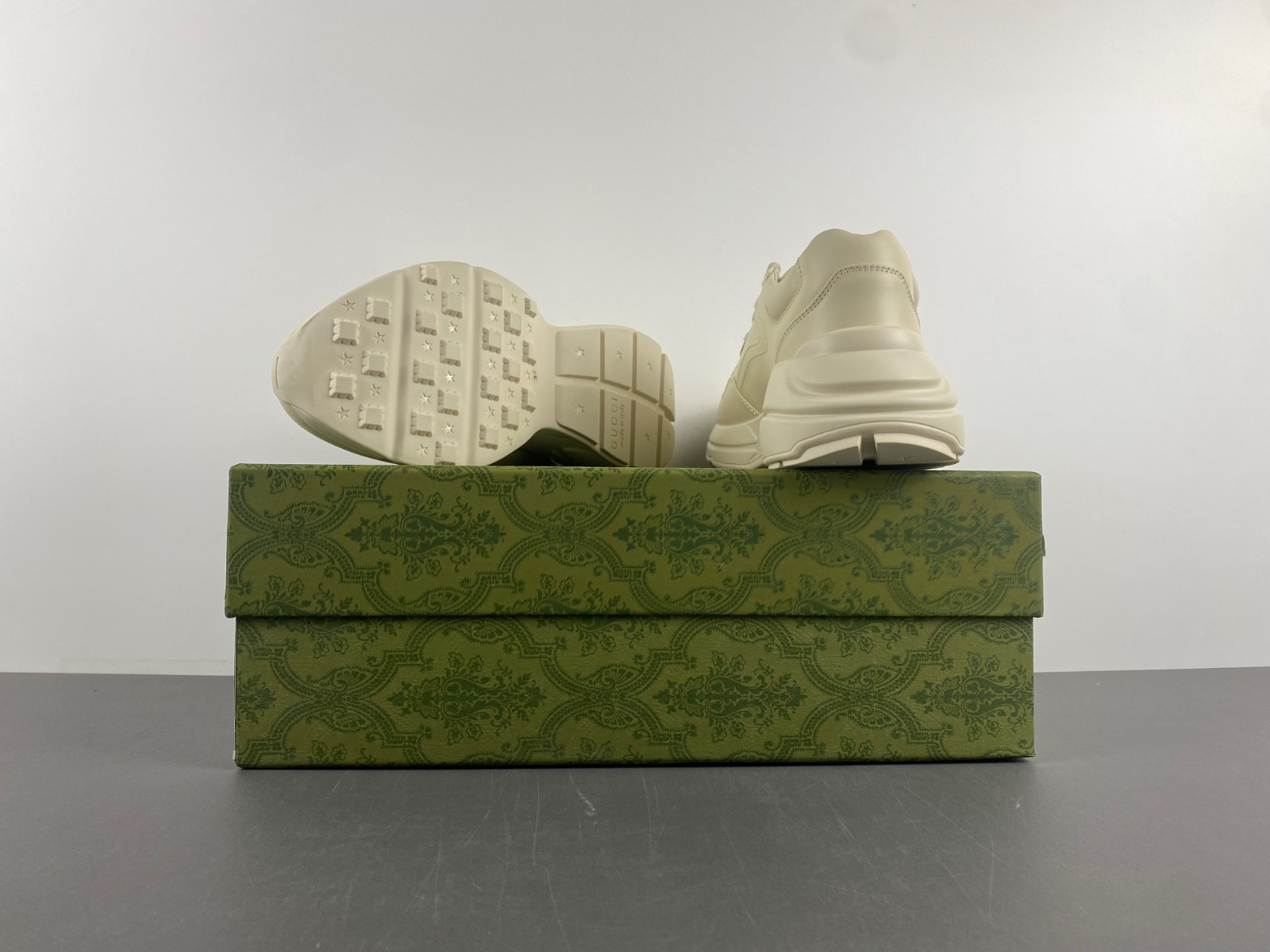 GC Sneakers