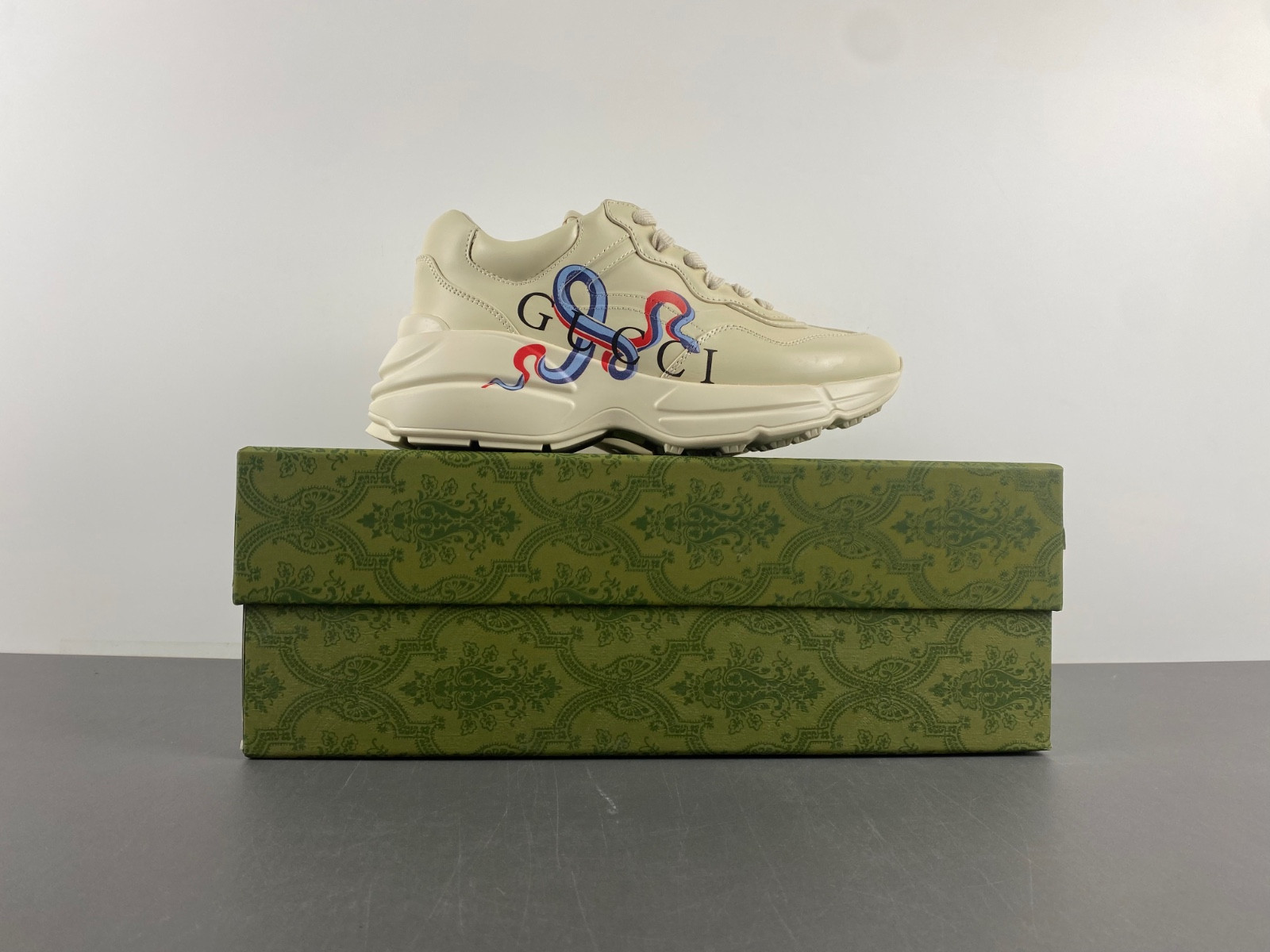 GC Sneakers
