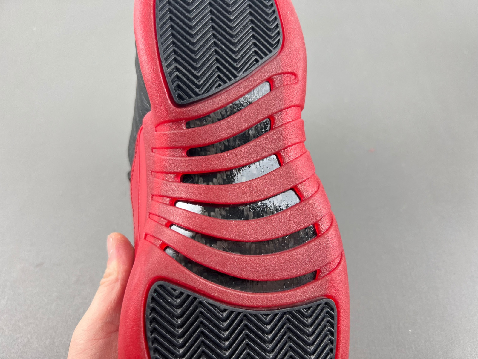 AIR JORDAN 12 “FLU GAME” 2025 CT8013-002