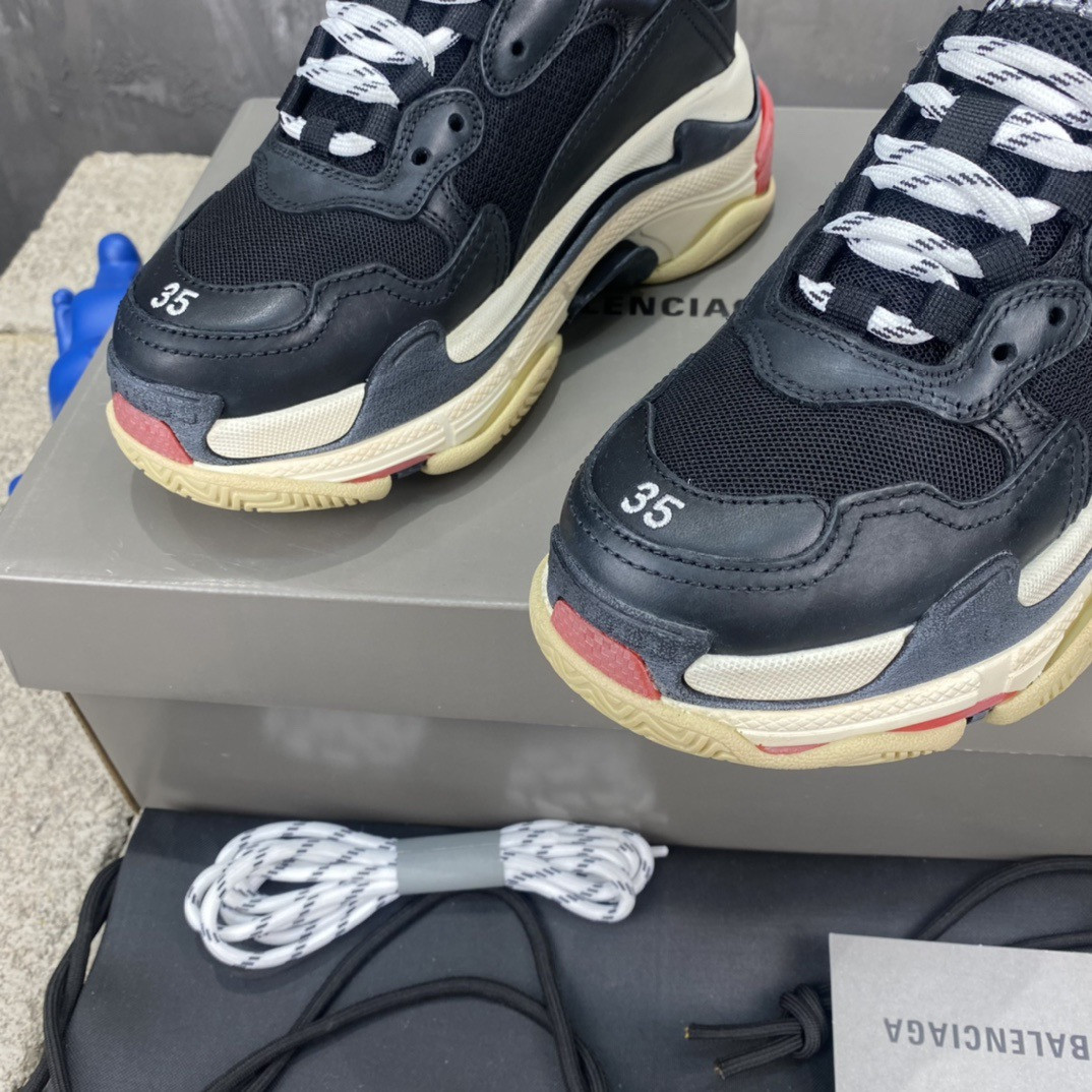 Ba*len*cia*ga triple s