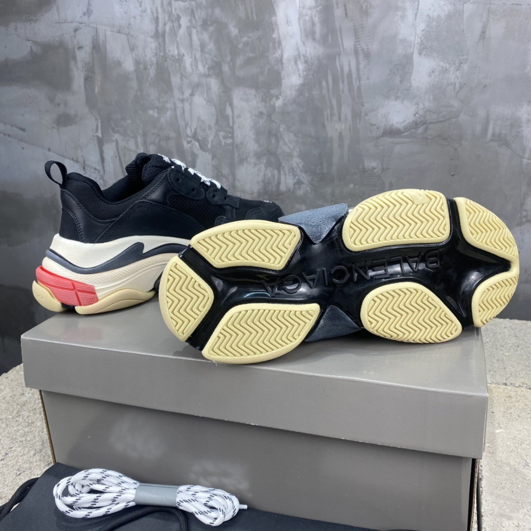 Ba*len*cia*ga triple s