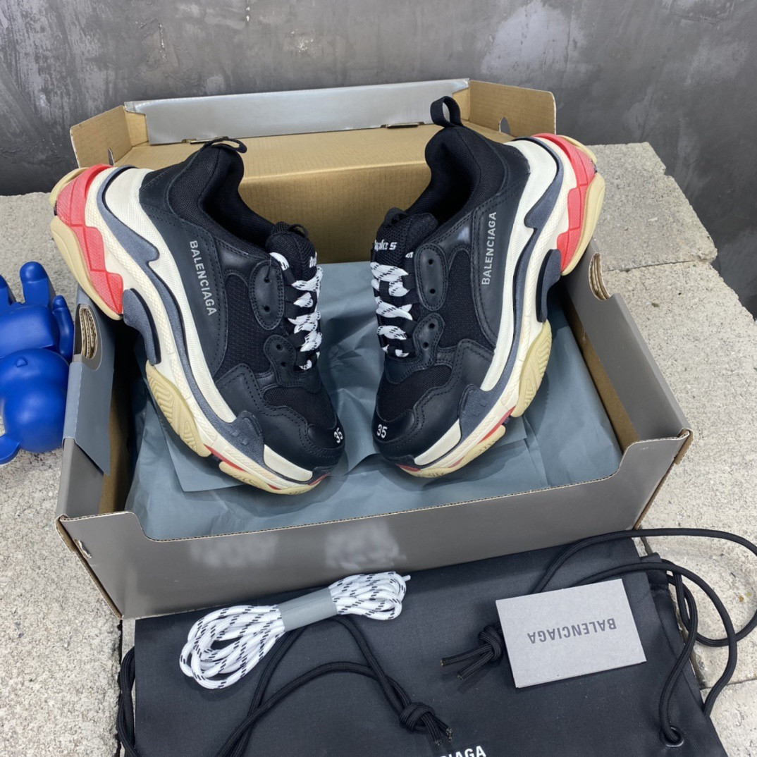 Ba*len*cia*ga triple s
