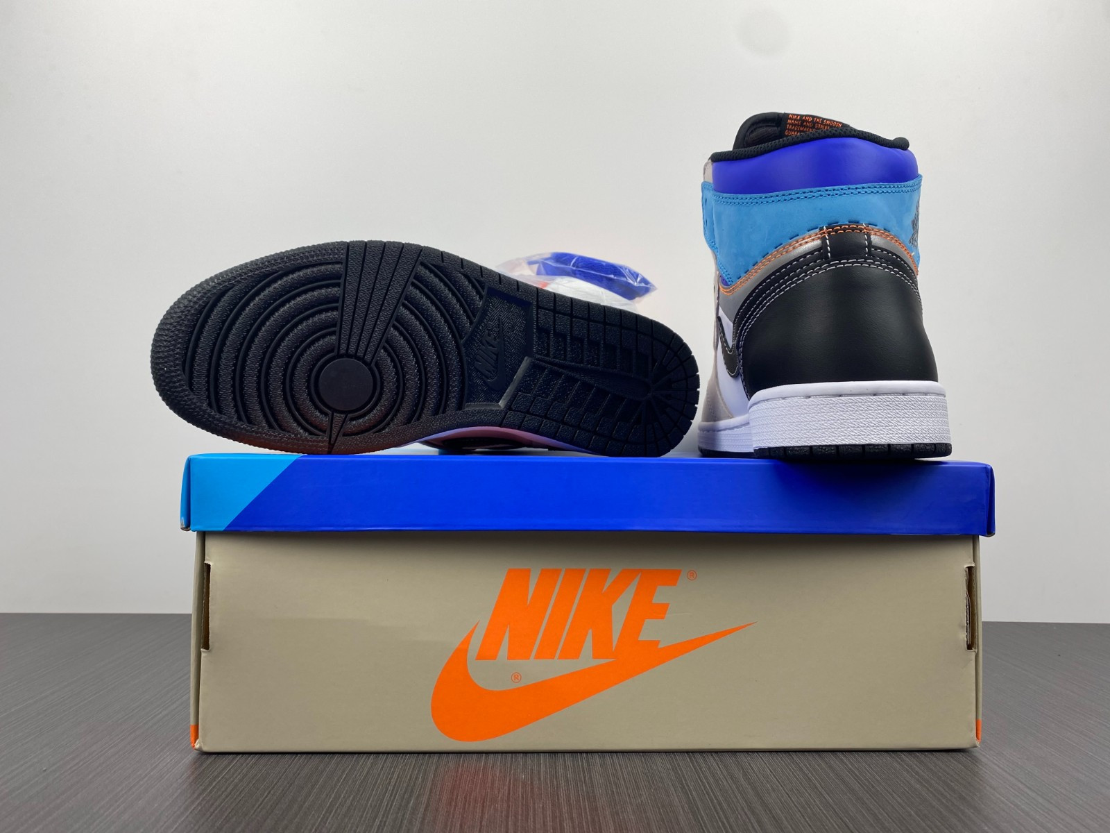Air Jordan 1 High OG “Prototype” DC6515-100