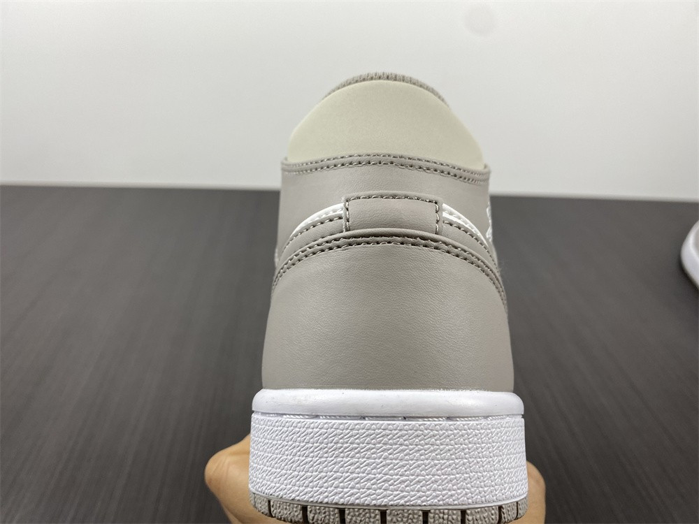 Nike Air Jordan 1 Mid 554724-082