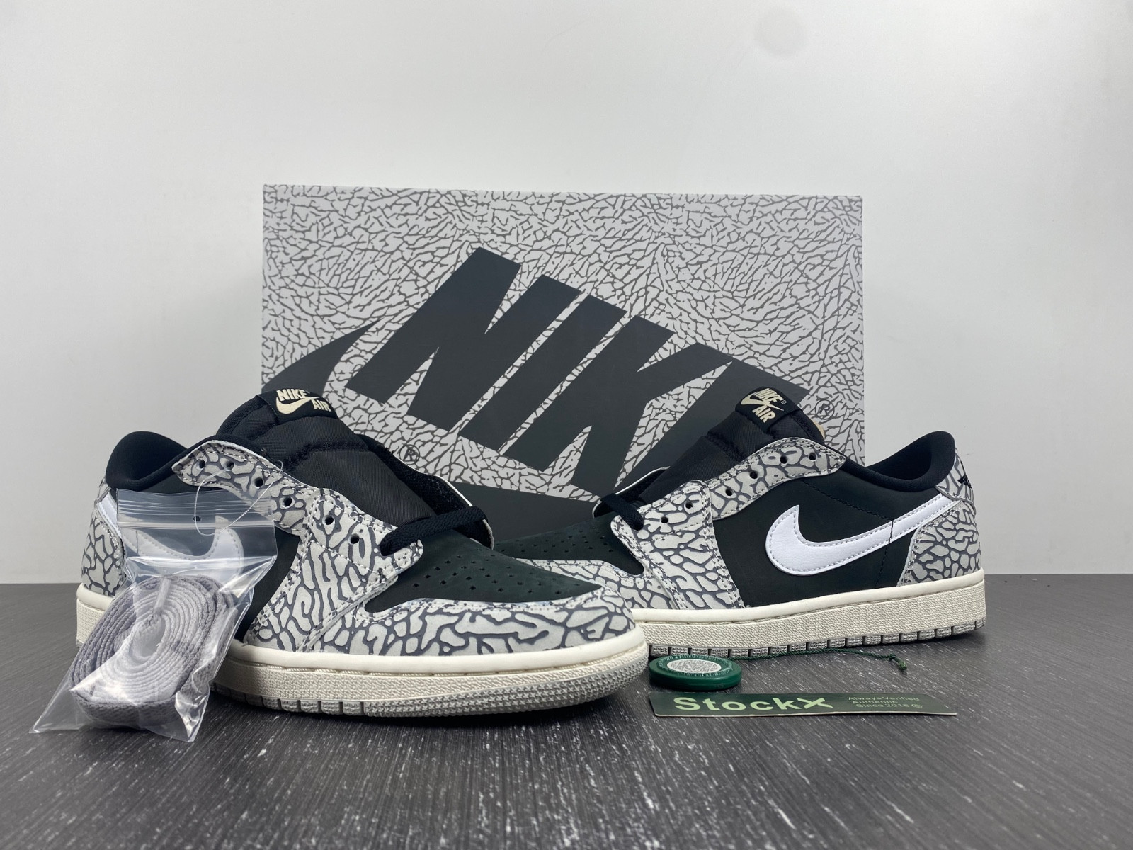 Air Jordan 1 Low OG “Black Cement”  CZ0790-001