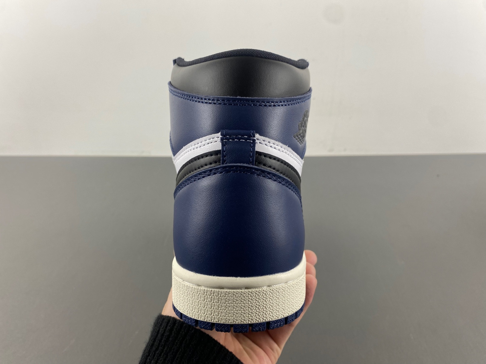 Air Jordan 1 High OG “Midnight Navy” DZ5485-401