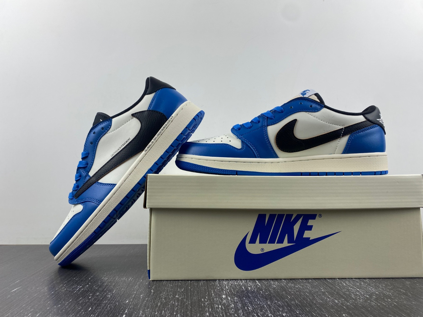 Travis Scott x Air Jordan 1 DM7866-888