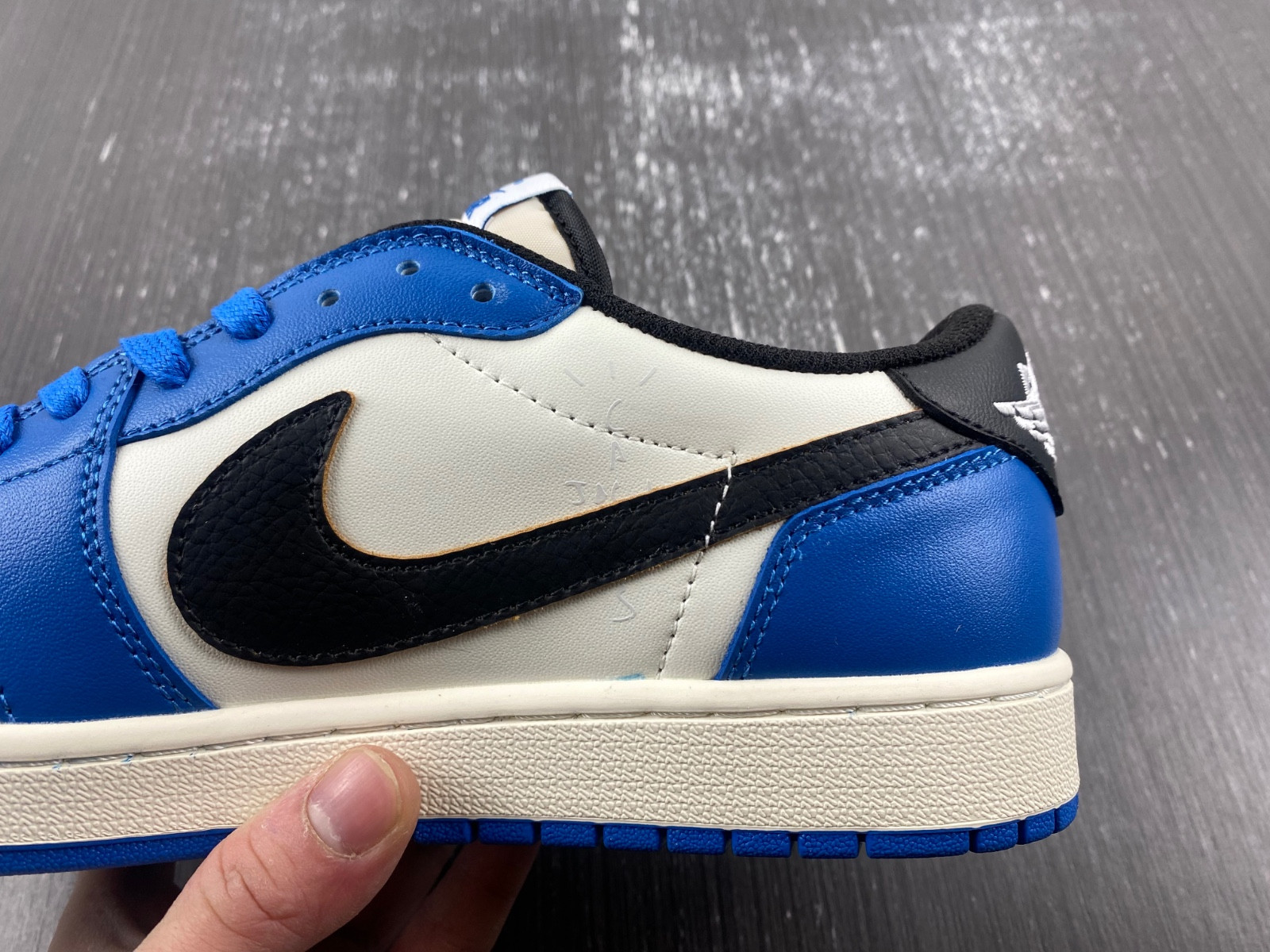 Travis Scott x Air Jordan 1 DM7866-888