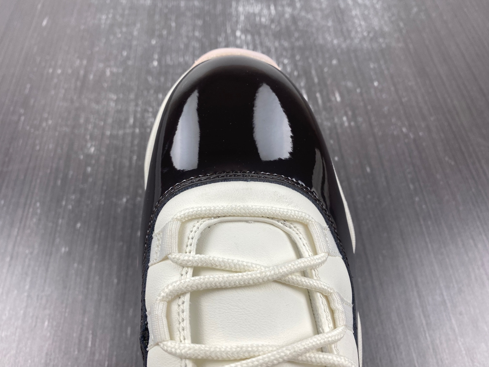 Air Jordan 11 WMNS “Neapolitan” AR0715-101