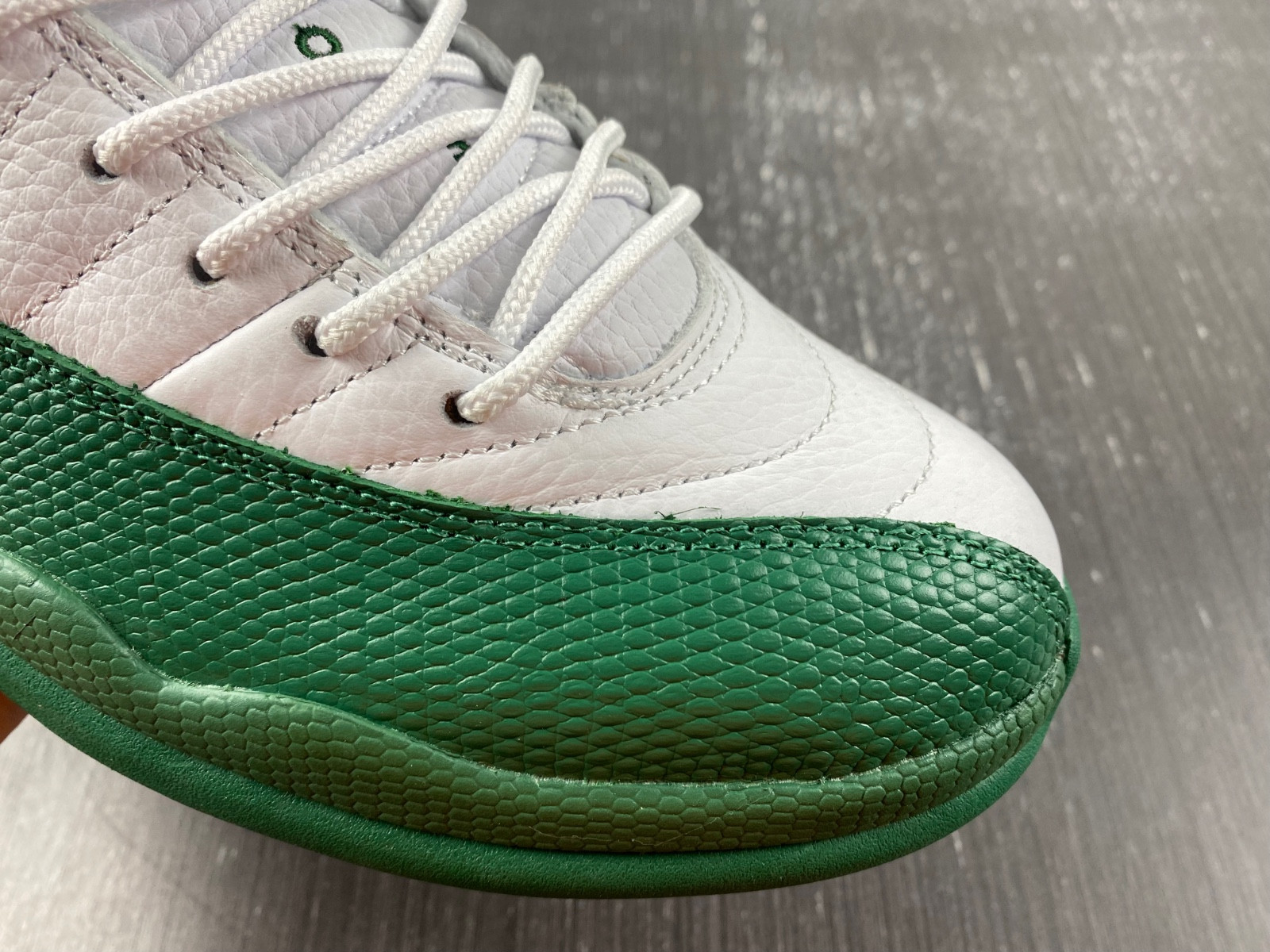 Jordan 12 136001-063