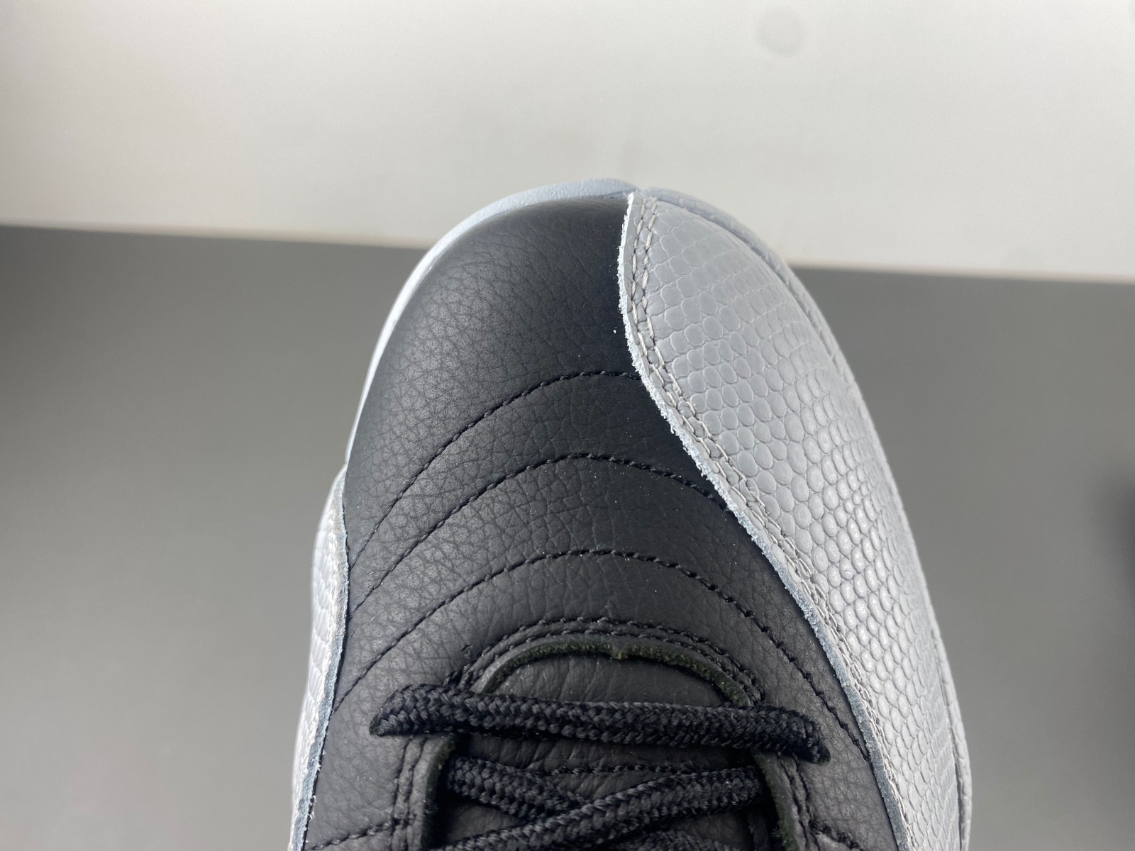 Air Jordan 12 BLACK/WOLF GREY CT8013-010