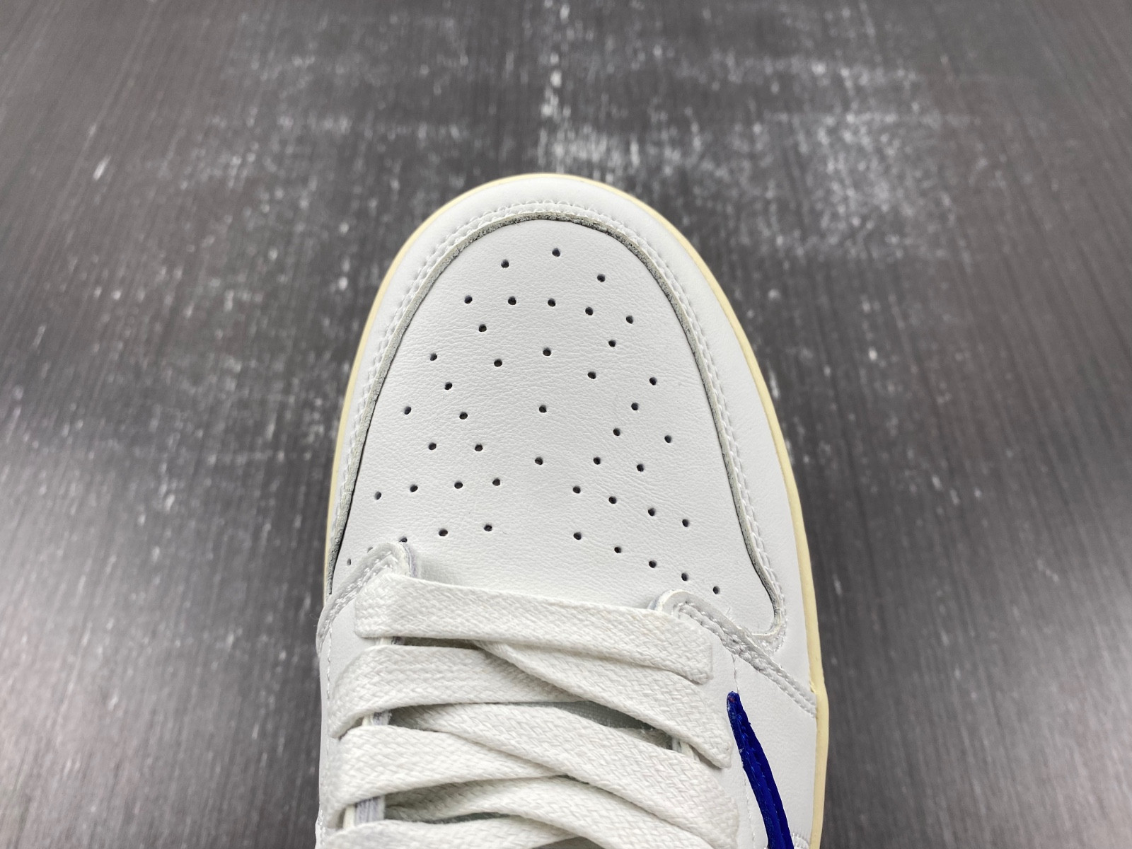 OFF-WHITE x Travis Scott x Air Jordan 1 DM7890-111
