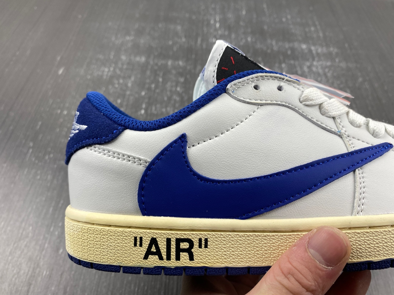 OFF-WHITE x Travis Scott x Air Jordan 1 DM7890-111