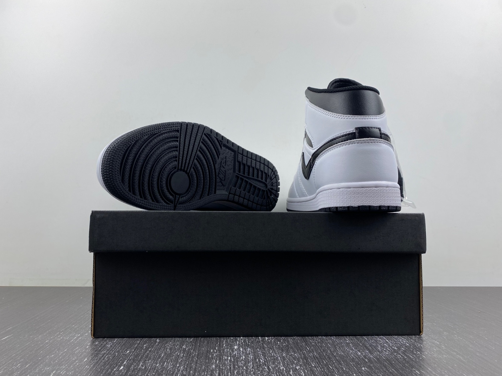 Air Jordan 1 Mid DQ8426-132