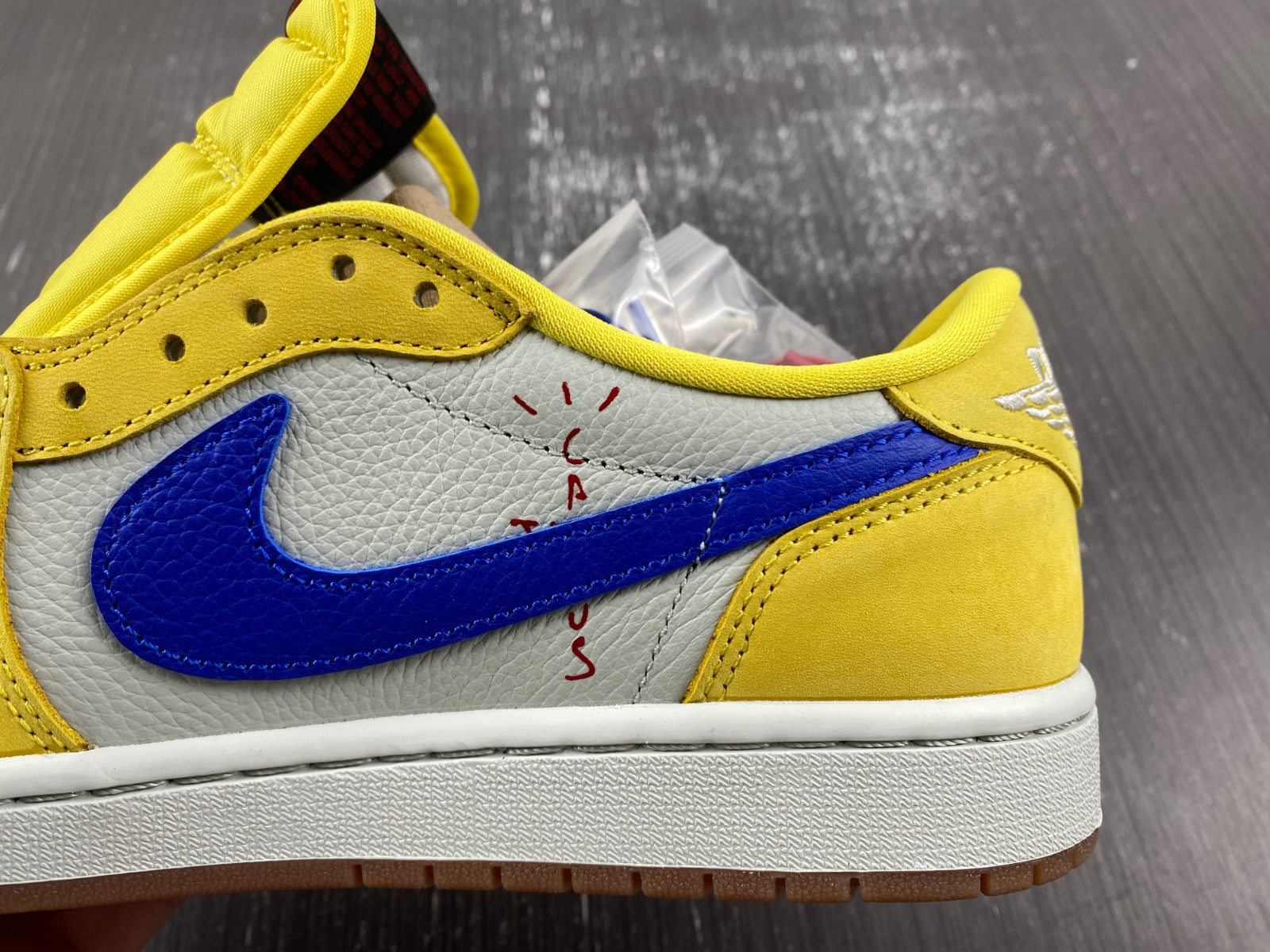 Travis Scott x Air Jordan 1 DZ4137-700
